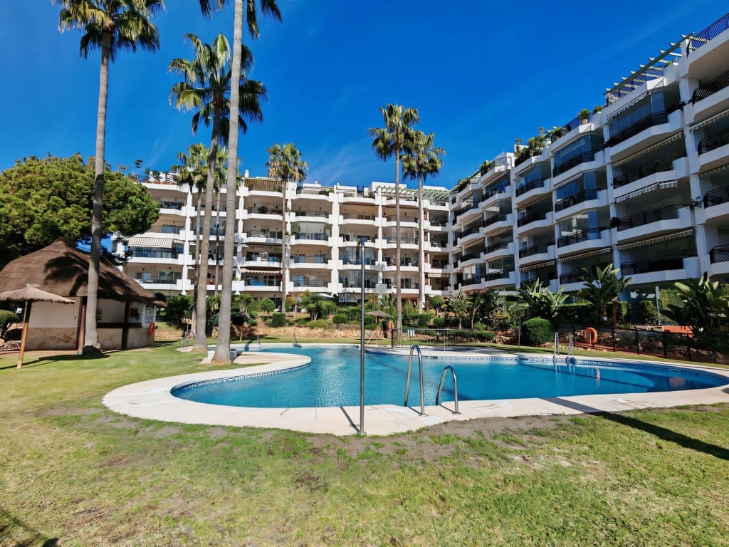 2 Zimmer Apartment zu verkaufen in Calahonda mit Pool - 535.000 € (Ref: 9376549)