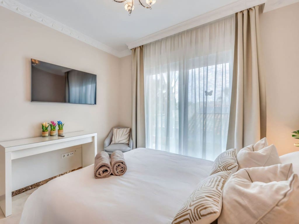 6 slaapkamer Villa te koop in Marbesa met zwembad - € 2.400.000 (Ref: 9382294)