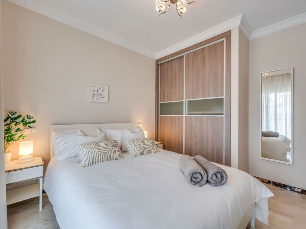 6 slaapkamer Villa te koop in Marbesa met zwembad - € 2.400.000 (Ref: 9382294)