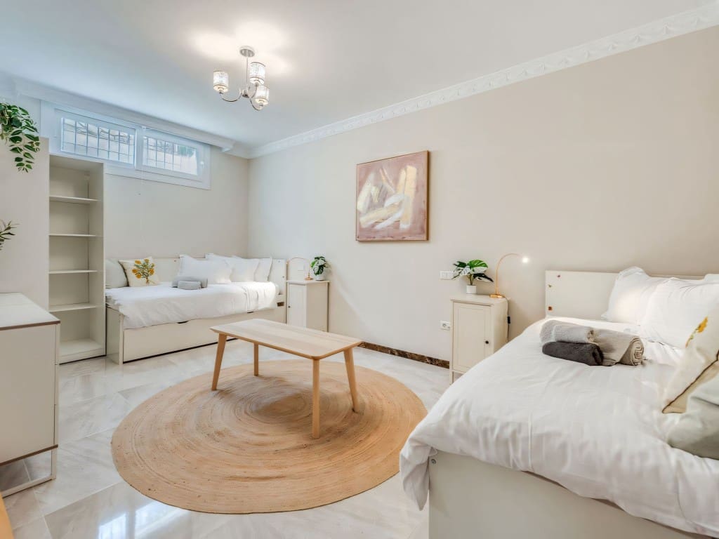 6 slaapkamer Villa te koop in Marbesa met zwembad - € 2.400.000 (Ref: 9382294)