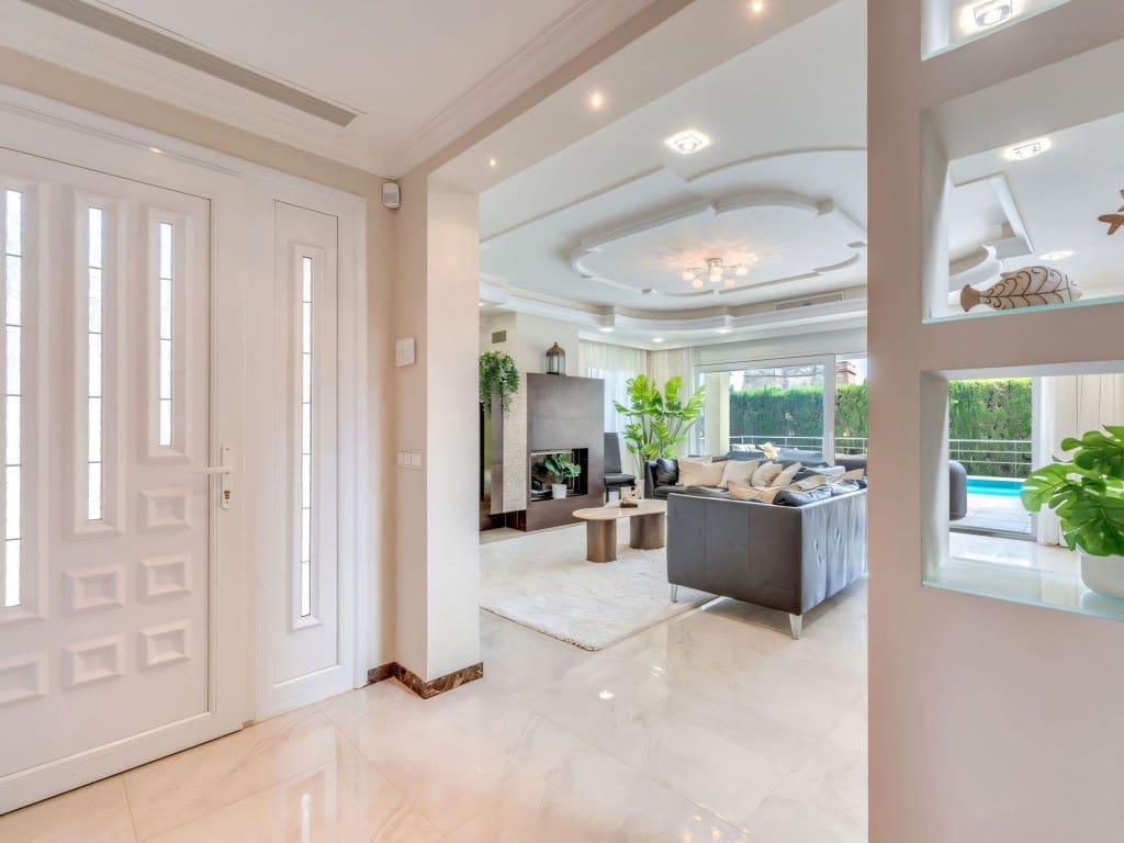 6 slaapkamer Villa te koop in Marbesa met zwembad - € 2.400.000 (Ref: 9382294)