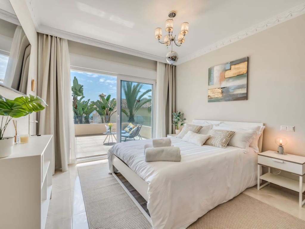 6 slaapkamer Villa te koop in Marbesa met zwembad - € 2.400.000 (Ref: 9382294)