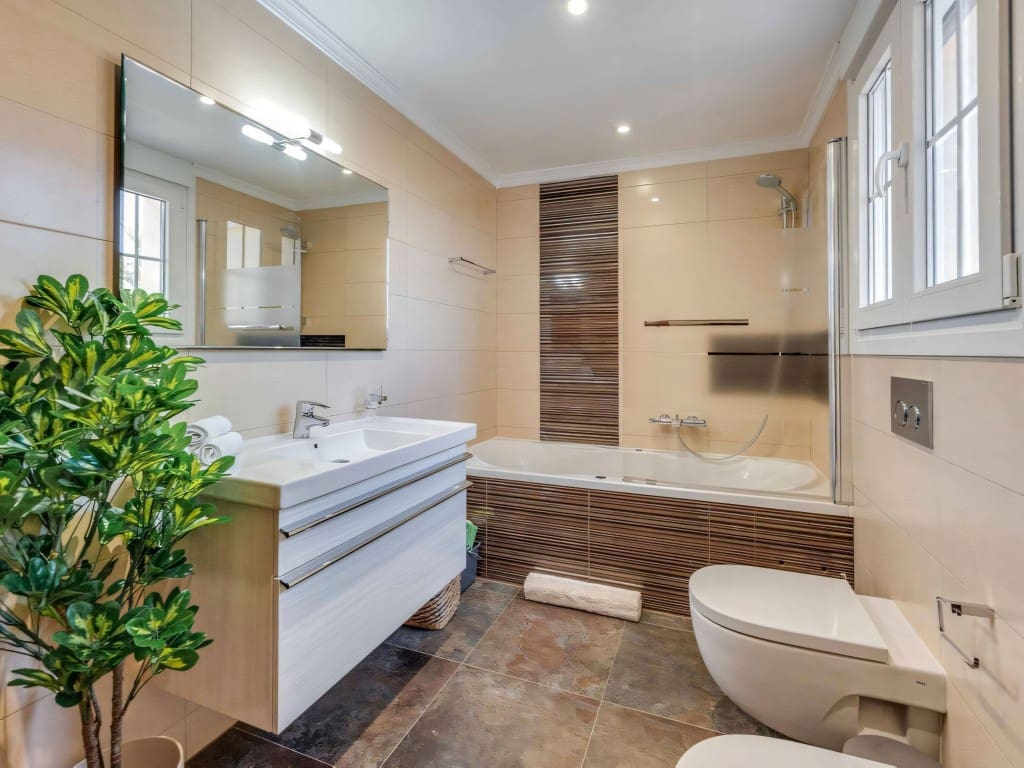 6 slaapkamer Villa te koop in Marbesa met zwembad - € 2.400.000 (Ref: 9382294)