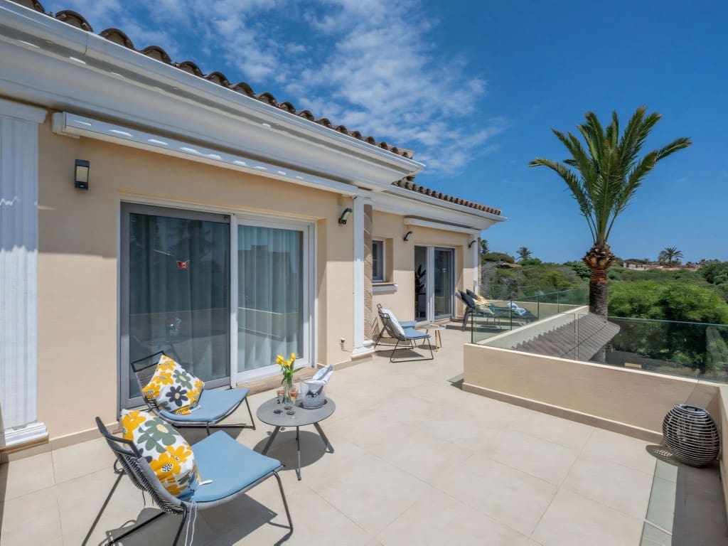 6 slaapkamer Villa te koop in Marbesa met zwembad - € 2.400.000 (Ref: 9382294)