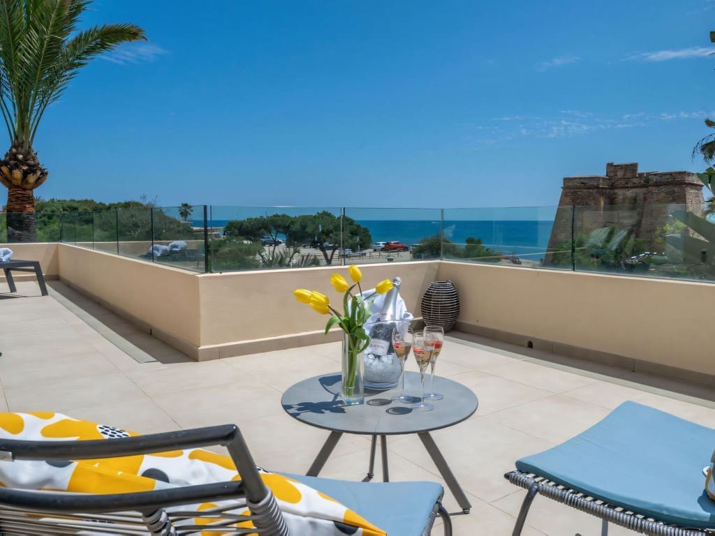 6 slaapkamer Villa te koop in Marbesa met zwembad - € 2.400.000 (Ref: 9382294)