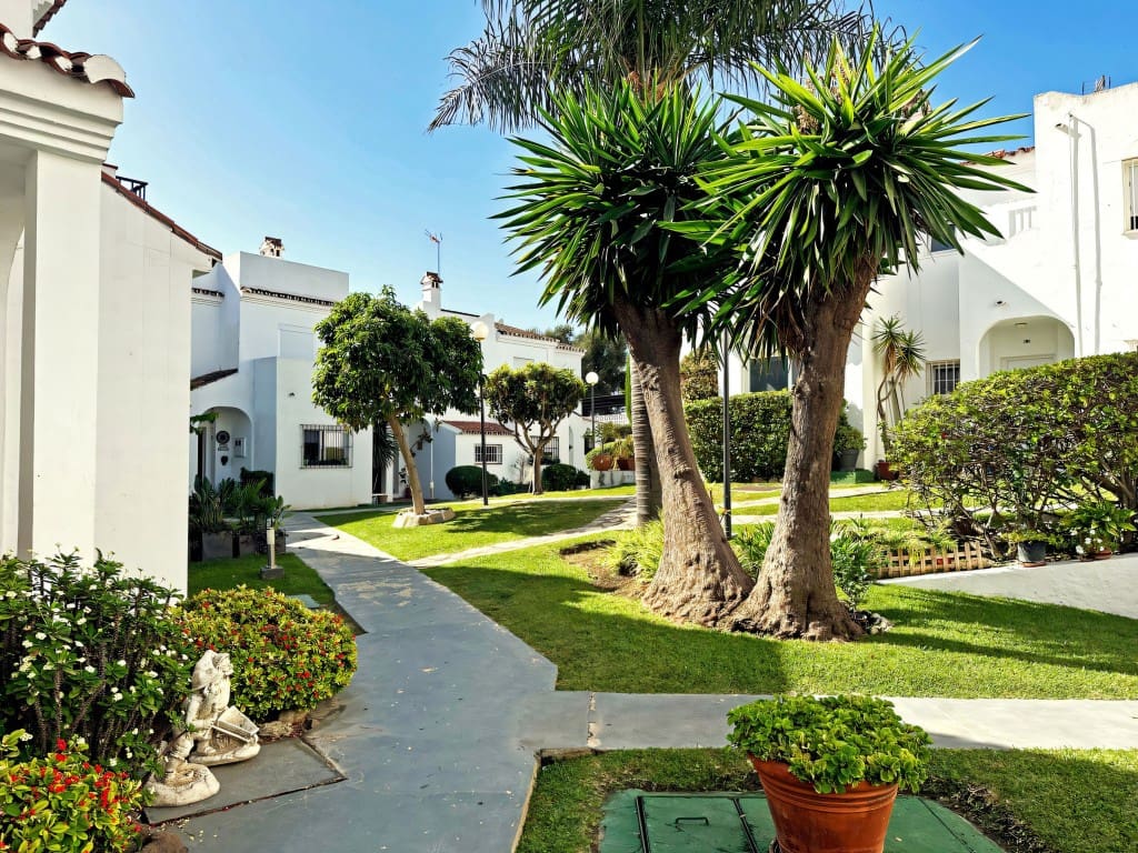 3 soverom Hus til salgs i New Golden Mile med svømmebasseng garasje - € 430 000 (Ref: 9382295)