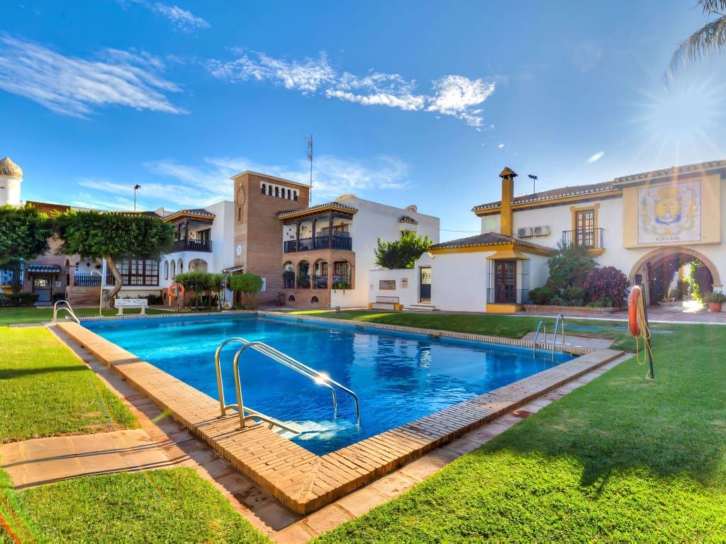 2 soverom Leilighet til salgs i Fuengirola med svømmebasseng - € 515 000 (Ref: 9385077)