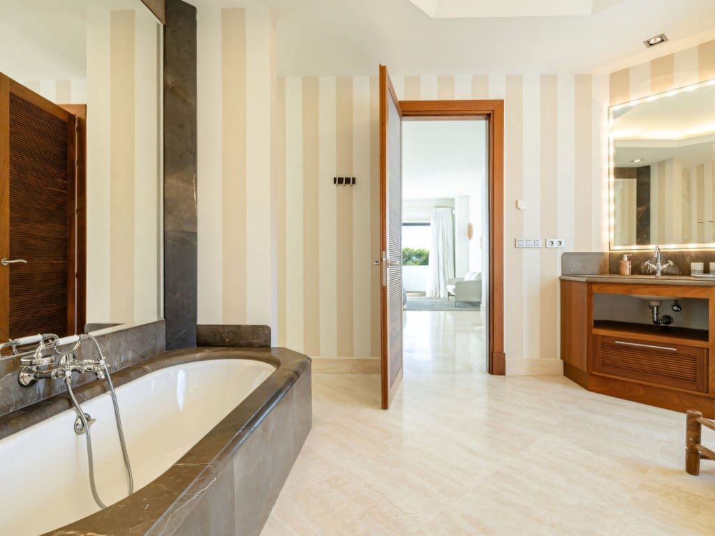 4 makuuhuone Huvila myytävänä paikassa Casares mukana uima-altaan 
autotalli - 4 550 000 € (Ref: 9385078)