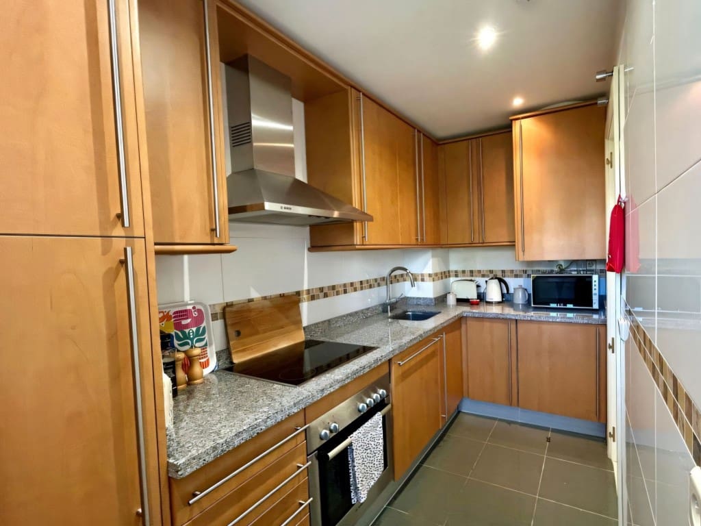 2 Zimmer Apartment zu verkaufen in La Cala de Mijas mit Pool - 285.000 € (Ref: 9385079)