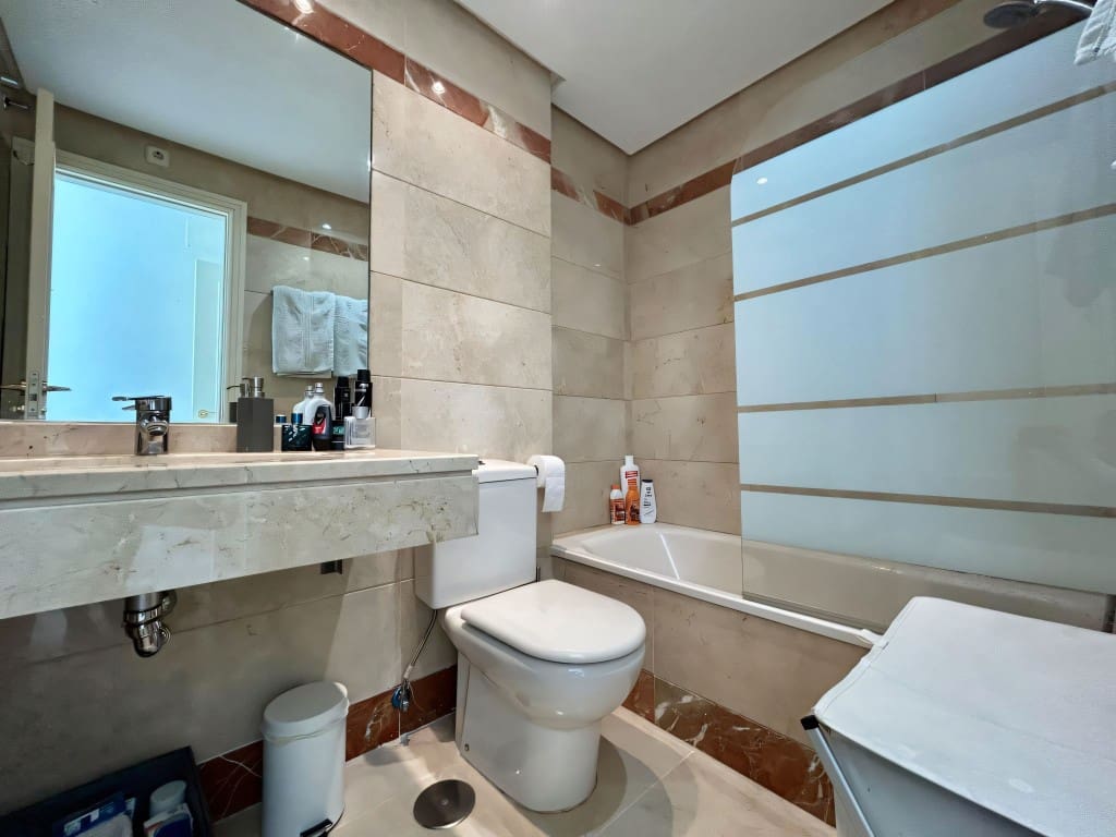 2 Zimmer Apartment zu verkaufen in La Cala de Mijas mit Pool - 285.000 € (Ref: 9385079)