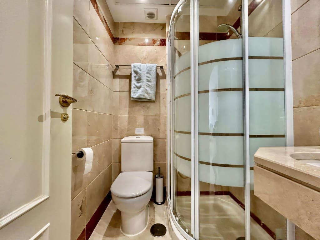 2 Zimmer Apartment zu verkaufen in La Cala de Mijas mit Pool - 285.000 € (Ref: 9385079)