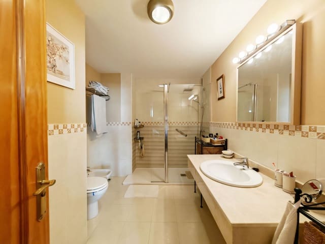 3 slaapkamer Appartement te koop in Calahonda, Mijas met zwembad - € 385.000 (Ref: 9390080)