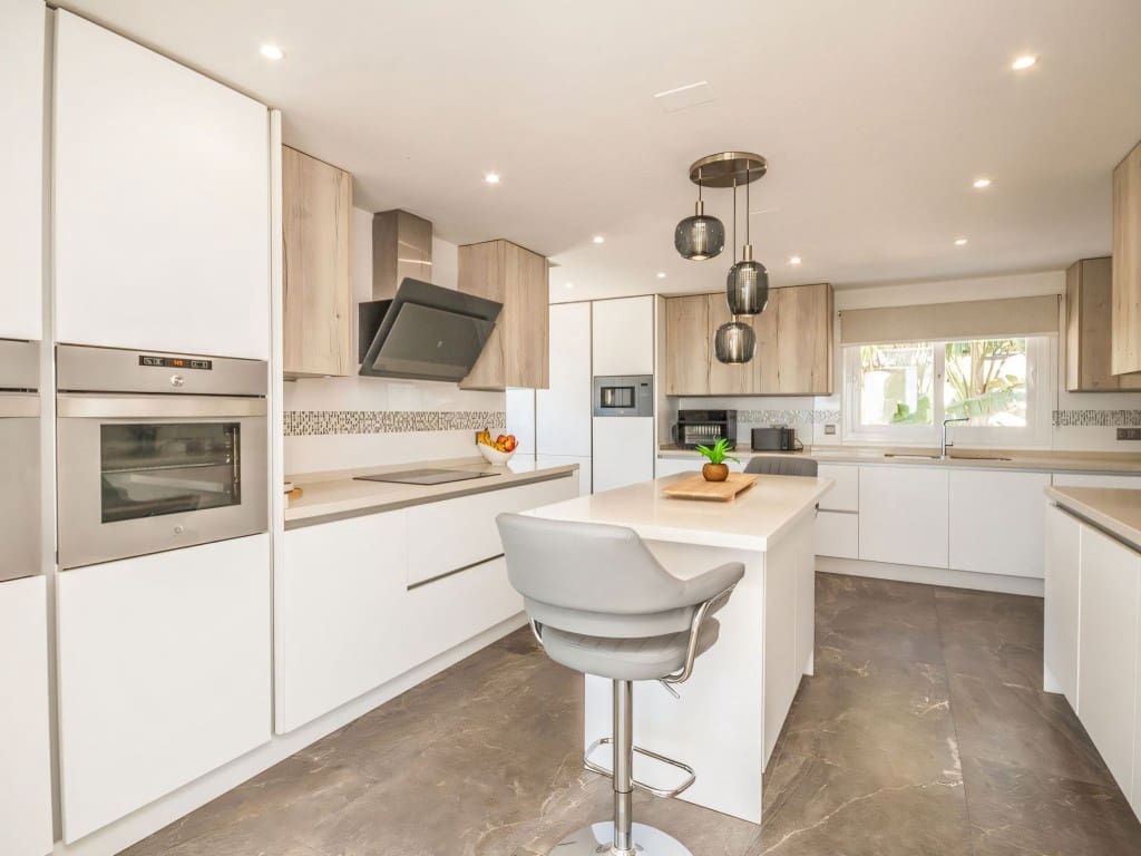 6 chambre Villa/Maison à vendre à Estepona avec piscine garage - 1 995 000 € (Ref: 9392127)