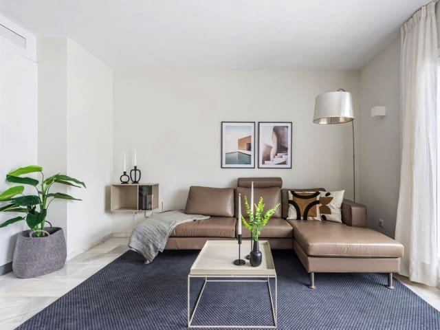 2 bedroom Penthouse for sale in Nueva Andalucia, Marbella with pool - € 615,000 (Ref: 9392128)