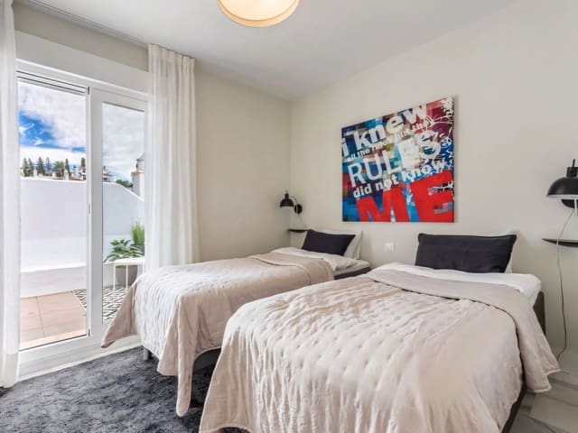 2 bedroom Penthouse for sale in Nueva Andalucia, Marbella with pool - € 615,000 (Ref: 9392128)