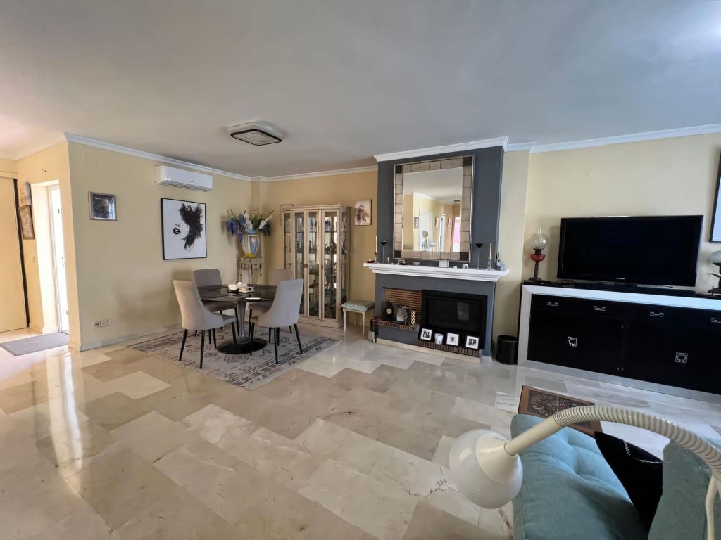 2 soverom Leilighet til salgs i El Paraiso med svømmebasseng - € 299 950 (Ref: 9395685)