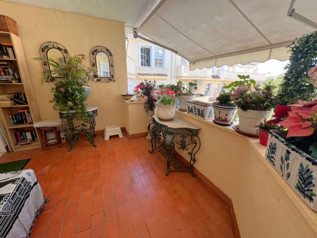 2 soverom Leilighet til salgs i El Paraiso med svømmebasseng - € 299 950 (Ref: 9395685)