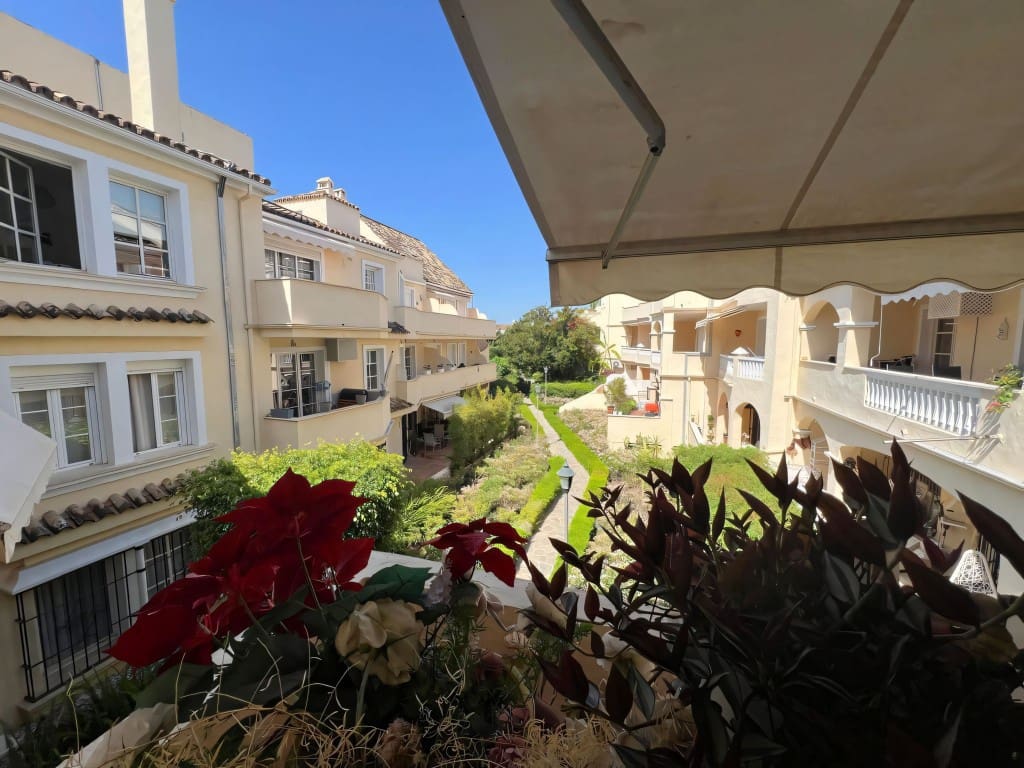 2 soverom Leilighet til salgs i El Paraiso med svømmebasseng - € 299 950 (Ref: 9395685)