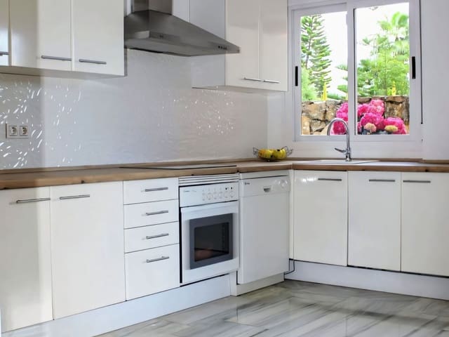 4 slaapkamer Villa te koop in Benahavís met zwembad garage - € 679.000 (Ref: 9395687)