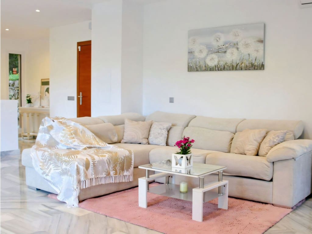 4 slaapkamer Villa te koop in Benahavis met zwembad garage - € 679.000 (Ref: 9395687)