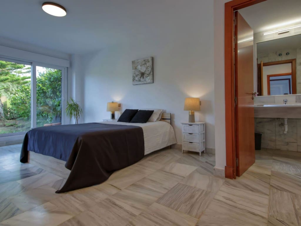 4 slaapkamer Villa te koop in Benahavis met zwembad garage - € 679.000 (Ref: 9395687)