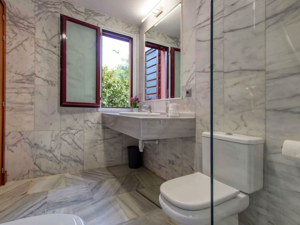 4 slaapkamer Villa te koop in Benahavis met zwembad garage - € 679.000 (Ref: 9395687)