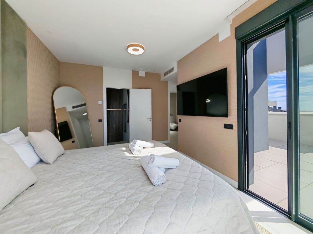 3 chambre Penthouse à vendre à Los Monteros avec piscine - 1 295 000 € (Ref: 9395688)