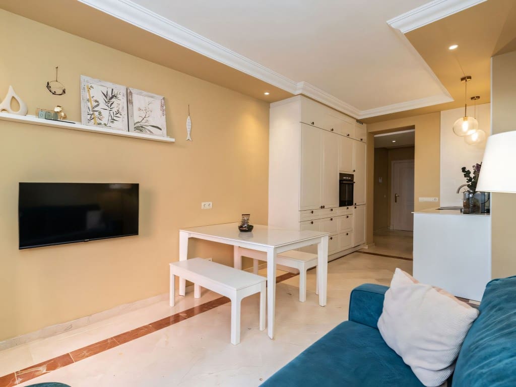 3 Zimmer Apartment zu verkaufen in Elviria mit Pool - 475.000 € (Ref: 9400337)