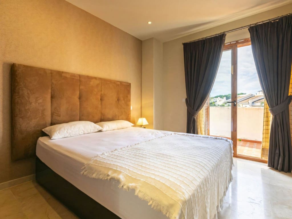 2 slaapkamer Appartement te koop in Nueva Andalucia met zwembad garage - € 397.000 (Ref: 9400338)