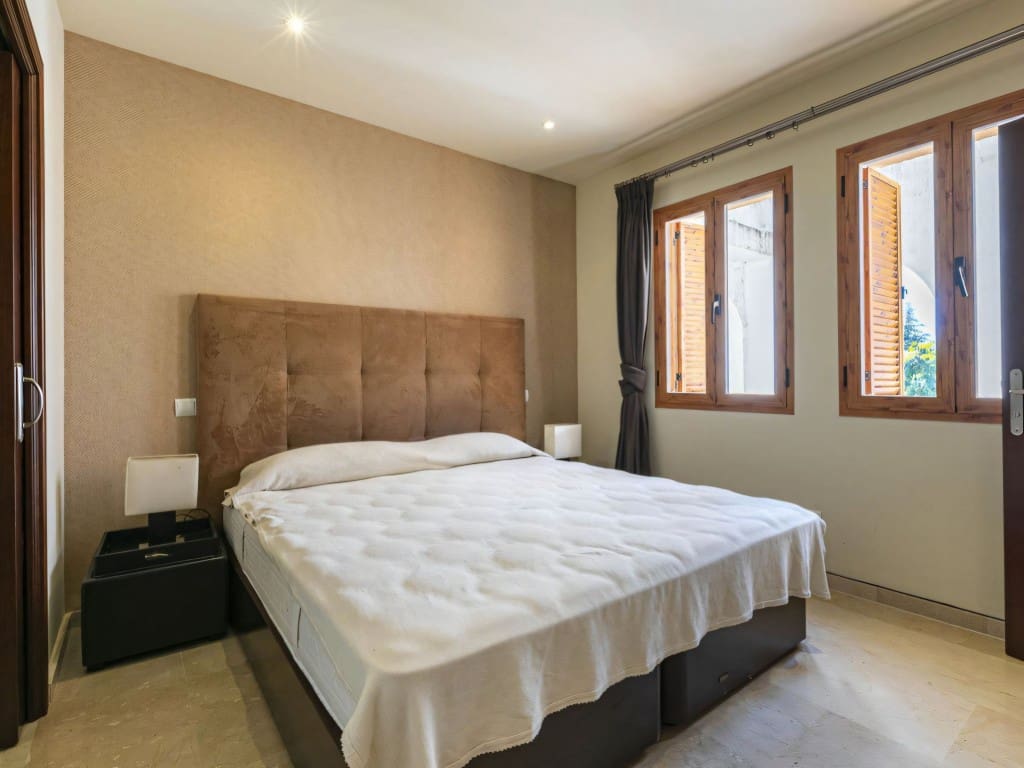 2 slaapkamer Appartement te koop in Nueva Andalucia met zwembad garage - € 397.000 (Ref: 9400338)