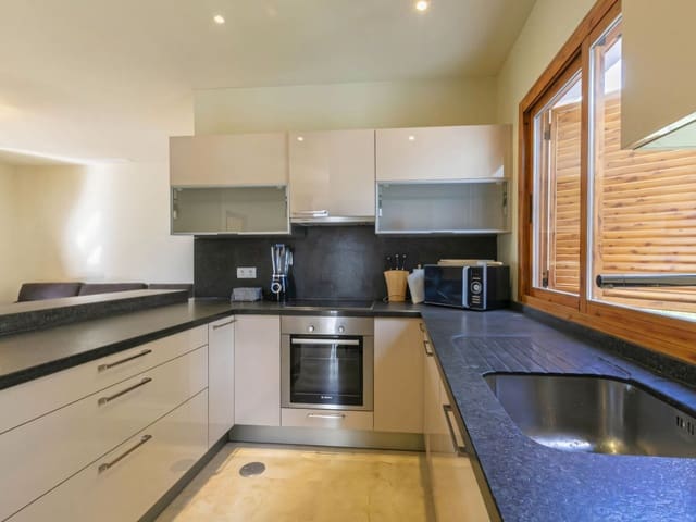 2 slaapkamer Appartement te koop in Nueva Andalucia, Marbella met zwembad garage - € 397.000 (Ref: 9400338)