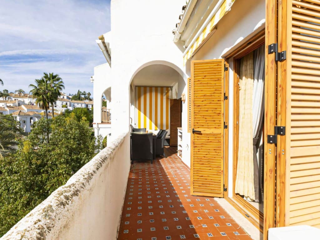 2 slaapkamer Appartement te koop in Nueva Andalucia met zwembad garage - € 397.000 (Ref: 9400338)