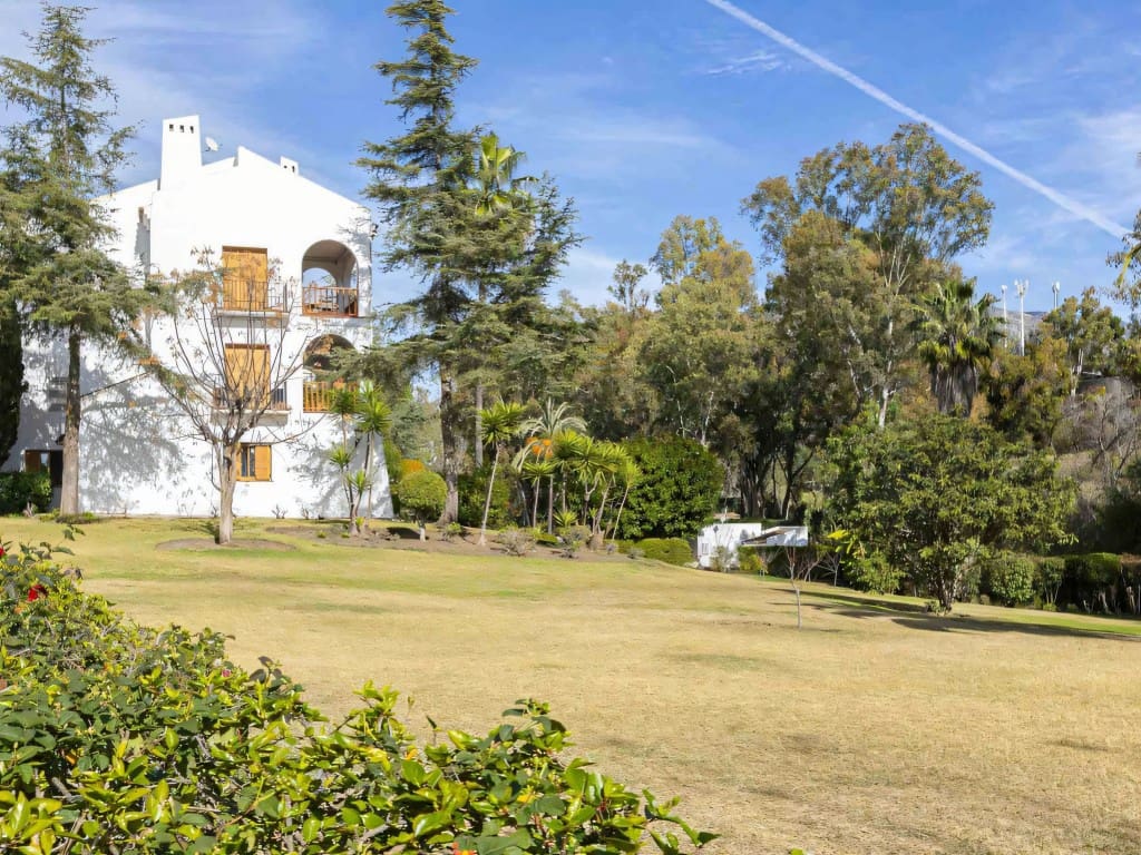 2 slaapkamer Appartement te koop in Nueva Andalucia met zwembad garage - € 397.000 (Ref: 9400338)