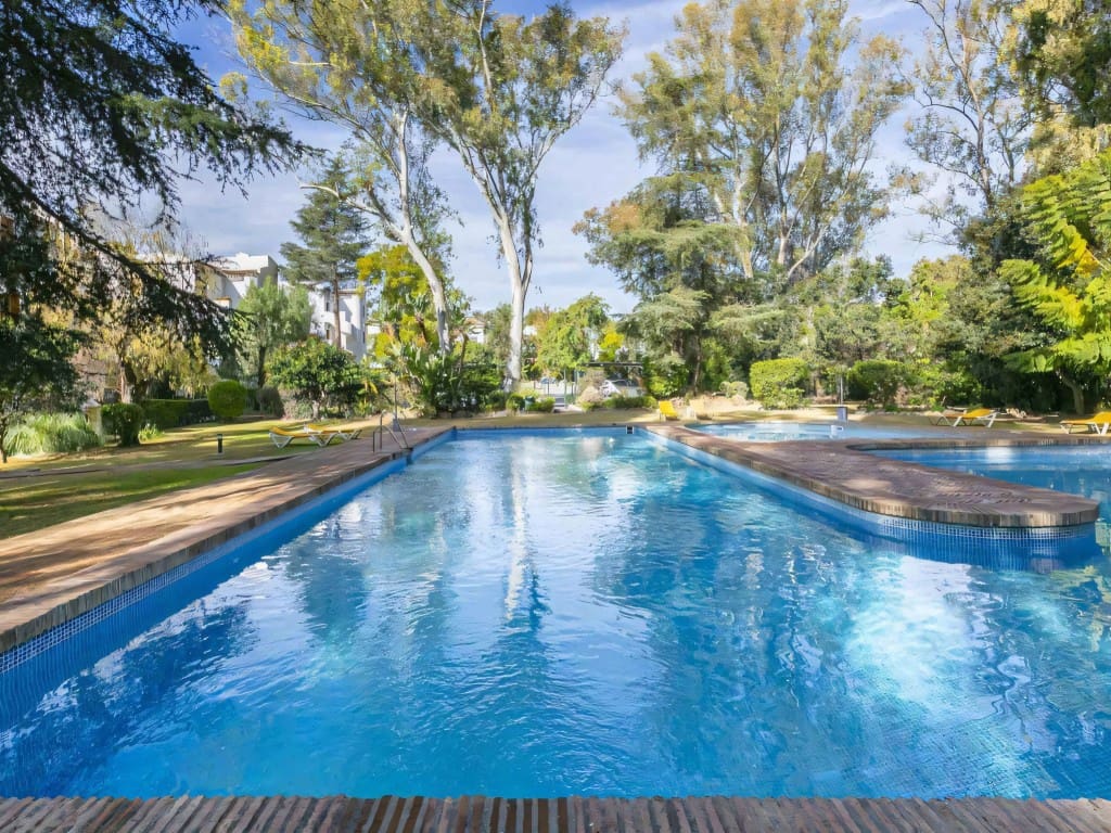 2 slaapkamer Appartement te koop in Nueva Andalucia met zwembad garage - € 397.000 (Ref: 9400338)