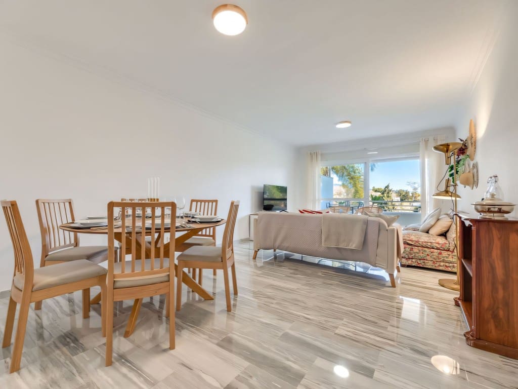 Apartamento de 3 habitaciones en San Pedro de Alcantara en venta con piscina garaje - 625.000 € (Ref: 9400339)