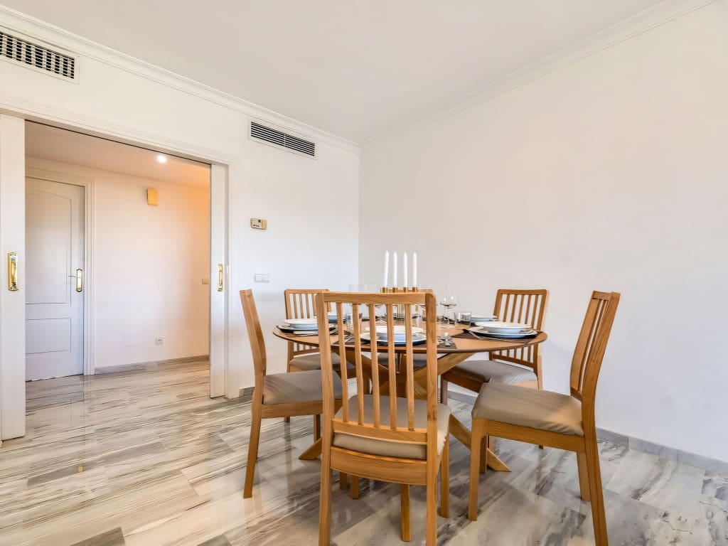 Apartamento de 3 habitaciones en San Pedro de Alcantara en venta con piscina garaje - 625.000 € (Ref: 9400339)