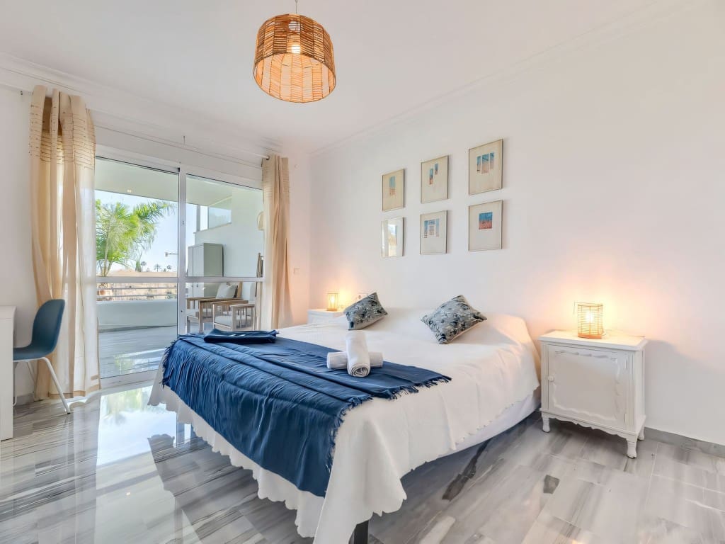 Apartamento de 3 habitaciones en San Pedro de Alcantara en venta con piscina garaje - 625.000 € (Ref: 9400339)