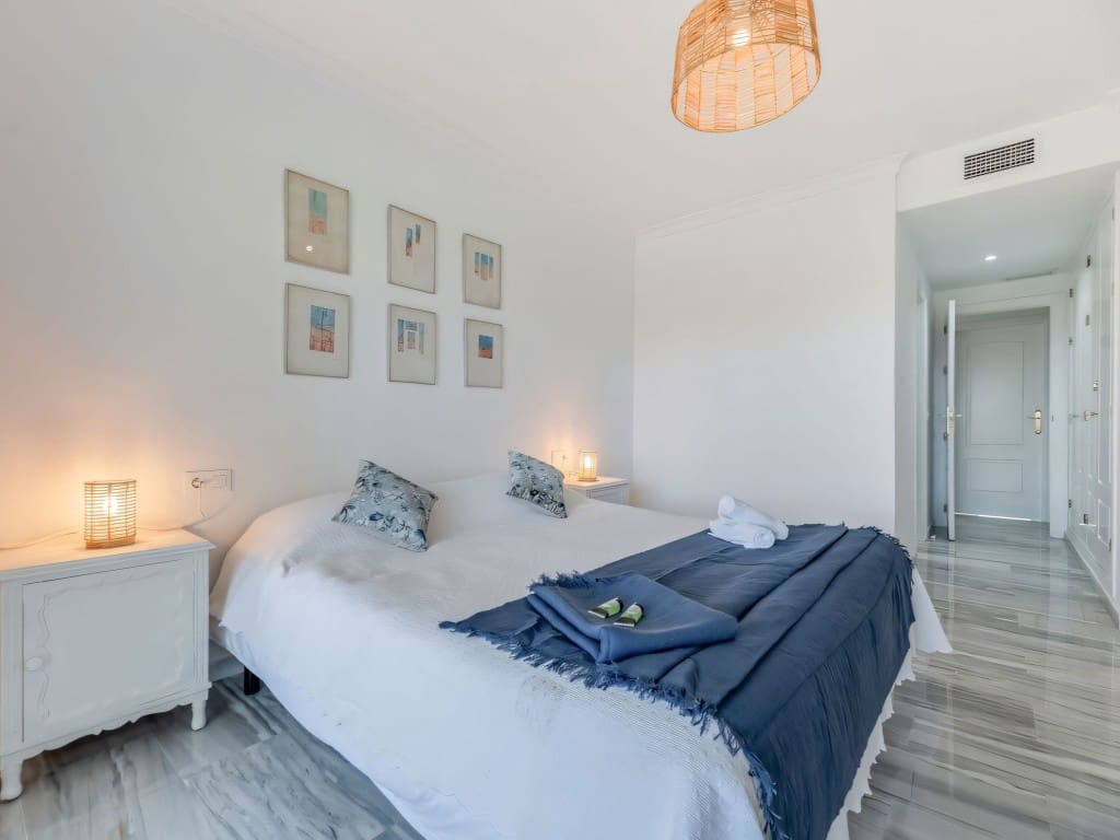 Apartamento de 3 habitaciones en San Pedro de Alcantara en venta con piscina garaje - 625.000 € (Ref: 9400339)