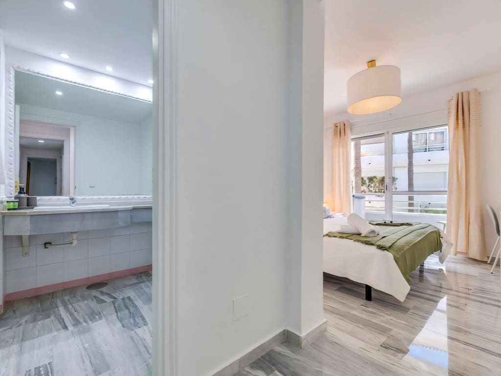 Apartamento de 3 habitaciones en San Pedro de Alcantara en venta con piscina garaje - 625.000 € (Ref: 9400339)