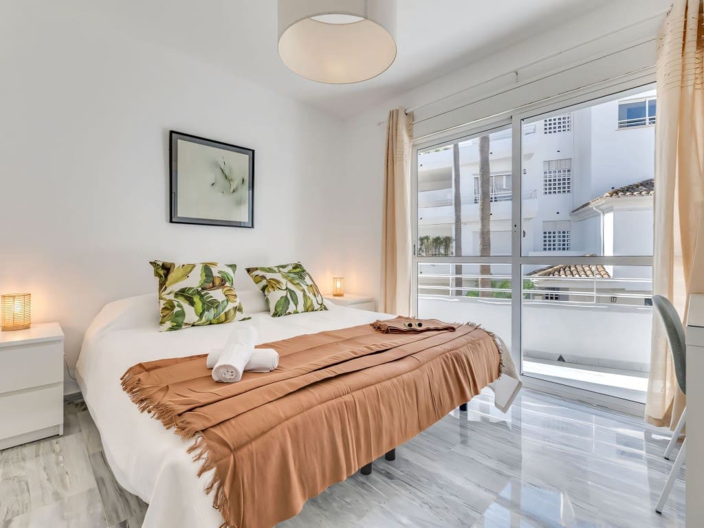 Apartamento de 3 habitaciones en San Pedro de Alcantara en venta con piscina garaje - 625.000 € (Ref: 9400339)