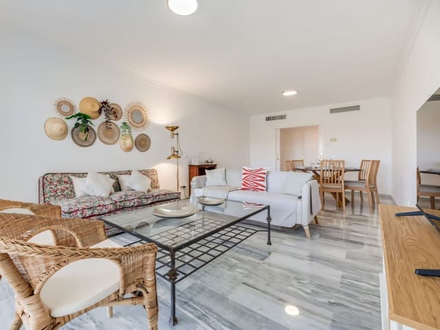 Apartamento de 3 habitaciones en San Pedro de Alcantara, Marbella en venta con piscina garaje - 625.000 € (Ref: 9400339)