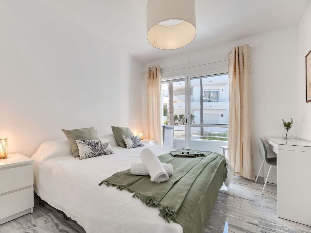 Apartamento de 3 habitaciones en San Pedro de Alcantara en venta con piscina garaje - 625.000 € (Ref: 9400339)