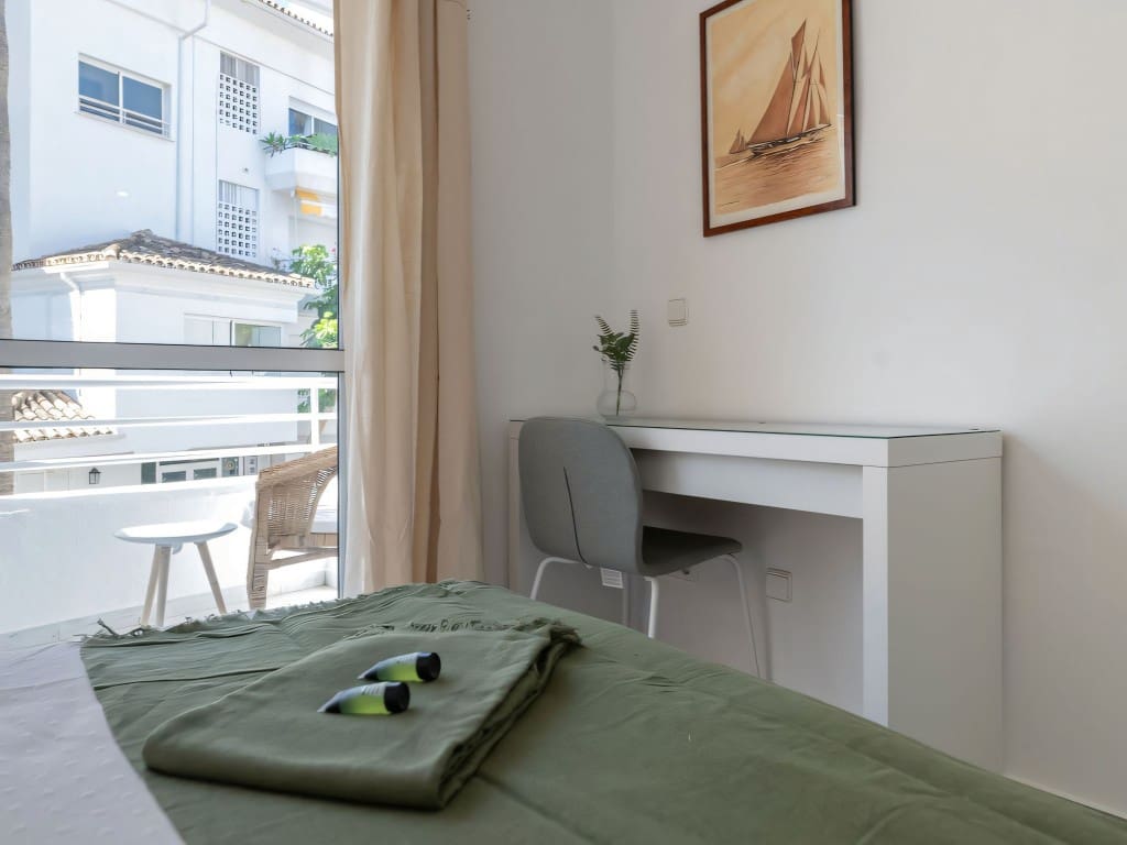 Apartamento de 3 habitaciones en San Pedro de Alcantara en venta con piscina garaje - 625.000 € (Ref: 9400339)