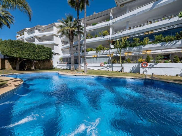 Apartamento de 3 habitaciones en San Pedro de Alcantara, Marbella en venta con piscina garaje - 625.000 € (Ref: 9400339)