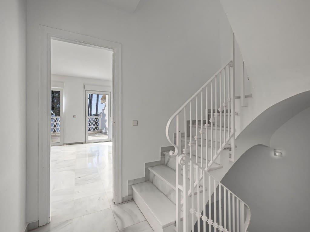 3 makuuhuone Omakotitalo myytävänä paikassa Marbella mukana uima-altaan - 795 000 € (Ref: 9402839)