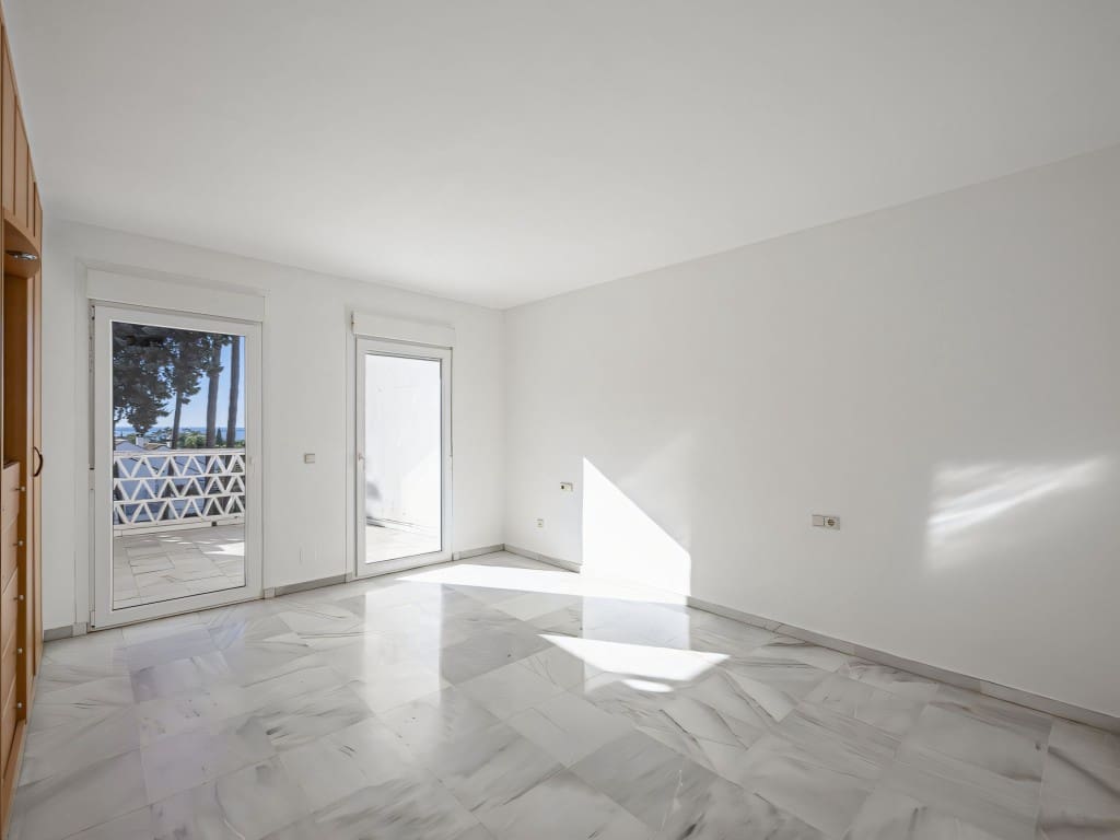 3 makuuhuone Omakotitalo myytävänä paikassa Marbella mukana uima-altaan - 795 000 € (Ref: 9402839)