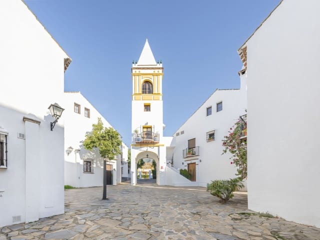 3 makuuhuone Omakotitalo myytävänä paikassa Marbella mukana uima-altaan - 795 000 € (Ref: 9402839)