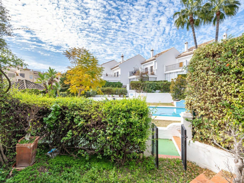 3 makuuhuone Omakotitalo myytävänä paikassa Marbella mukana uima-altaan - 795 000 € (Ref: 9402839)