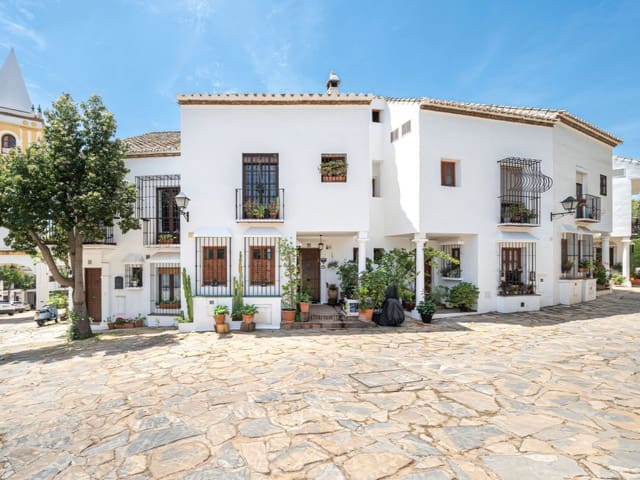 3 makuuhuone Omakotitalo myytävänä paikassa Marbella mukana uima-altaan - 795 000 € (Ref: 9402839)