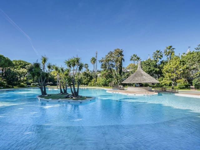 4 bedroom Penthouse for sale in San Pedro de Alcantara, Marbella with pool - € 1,598,000 (Ref: 9406186)